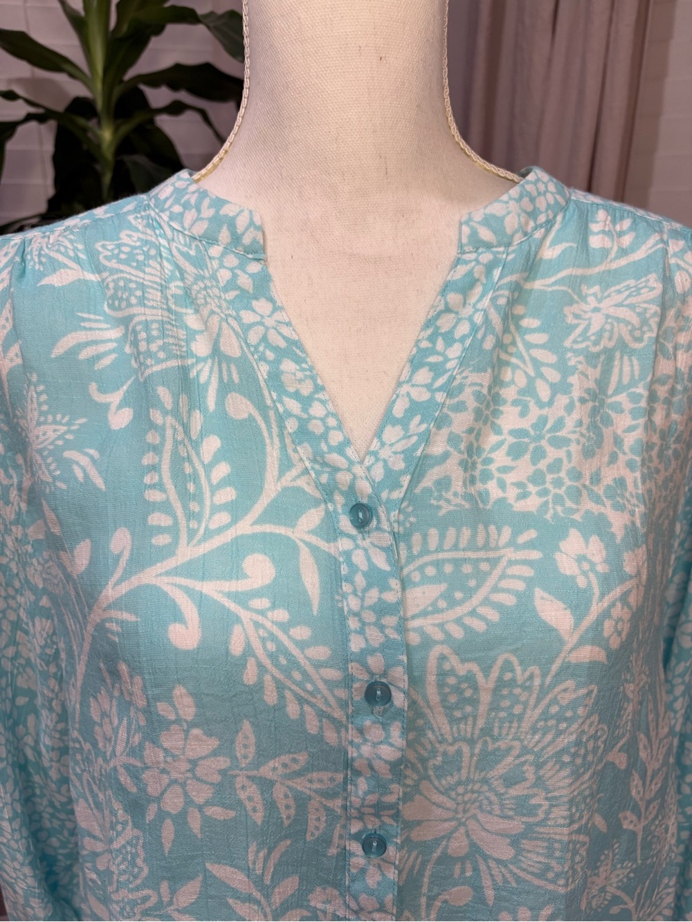 Zac & Rachel Women's Blue/White Floral V-Neck Button Front Blouse, M - Picture 3 of 12
